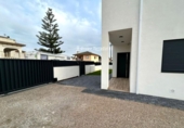 Отдельно стоящий дом с участком на продажу в городе el Vendrell Фото