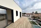 Отдельно стоящий дом с участком на продажу в городе el Vendrell Фото
