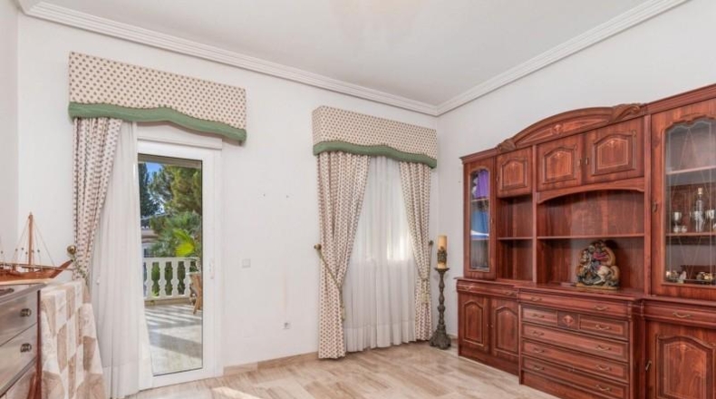 Alicante - Рохалес - 1330m2