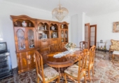 Дом с участком на продажу в городе Cox Фото