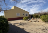 Chalet independiente con terreno en venta en Caudete ref: TR390981 foto