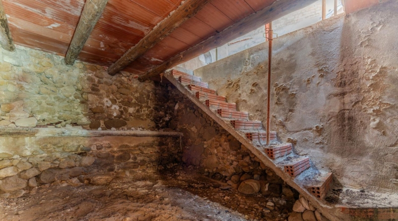 Жирона - Esponellà - 693m2