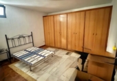 Отдельно стоящий дом с участком на продажу в городе Bormujos. Фото