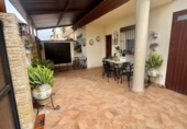 Chalet adosado con terreno en venta en Gelves ref: TR391007 foto