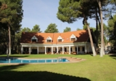 Chalet independiente con terreno en venta en Albacete ref: TR390910 foto