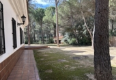 Chalet independiente con terreno en venta en Albacete ref: TR390910 foto