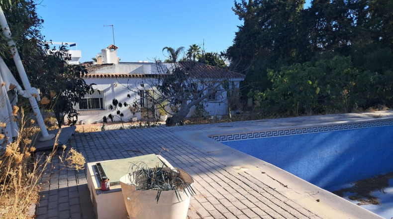 Málaga - Estepona - 2465m2