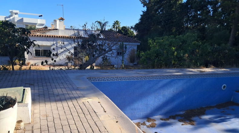 Málaga - Estepona - 2465m2