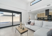 Chalet independiente con terreno en venta en Daya Nueva ref: TR390708 foto