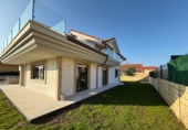 Chalet independiente con terreno en venta en Ajo ref: TR390428 foto