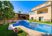 Chalet independiente con terreno en venta en la España, Madrid, ref: TR400359 foto