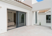 Chalet independiente con terreno en venta en la España, Benahavís, ref: TR398775 foto