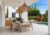 Chalet independiente con terreno en venta en la España, Benahavís, ref: TR398775 foto