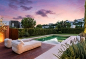 Chalet independiente con terreno en venta en la España, Benahavís, ref: TR398775 foto