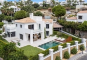 Chalet independiente con terreno en venta en la España, Benahavís, ref: TR398775 foto