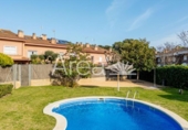 Дом с участком на продажу в городе Sant Andreu de Llavaneres Фото