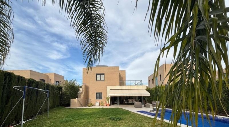 Валенсия - San Antonio de Benagéber - 515m2