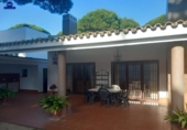 Chalet independiente con terreno en venta en la España, Chiclana de la Frontera, ref: TR392346 foto