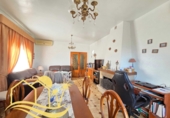 Отдельно стоящий дом с участком на продажу в городе Мохакар. Фото