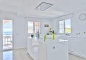 Отдельно стоящий дом с участком на продажу в городе Port d'Andratx Фото