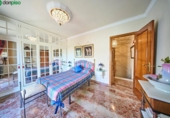 Отдельно стоящий дом с участком на продажу в городе Villa de Otura Фото