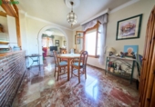 Отдельно стоящий дом с участком на продажу в городе Villa de Otura Фото