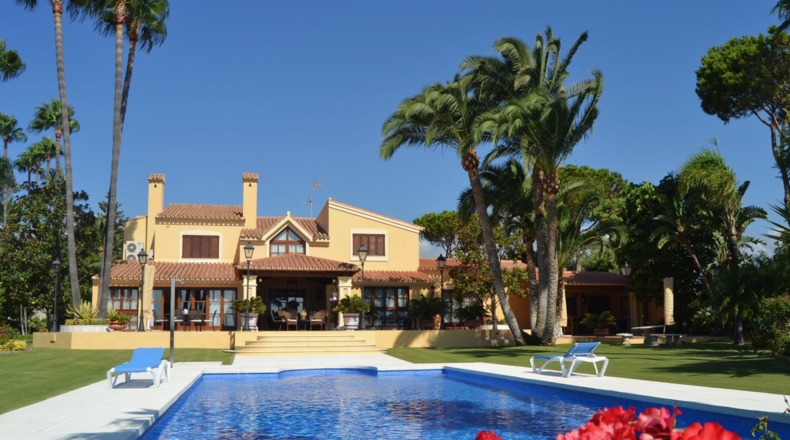 Málaga - Estepona - 19115m2