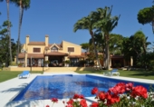 Xalet independent amb terreny en venda a Estepona ref.: TR394275 foto