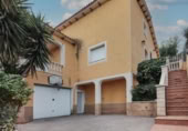 Отдельно стоящий дом с участком на продажу в городе el Vendrell Фото