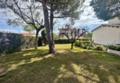 Отдельно стоящий дом с участком на продажу в городе el Vendrell Фото