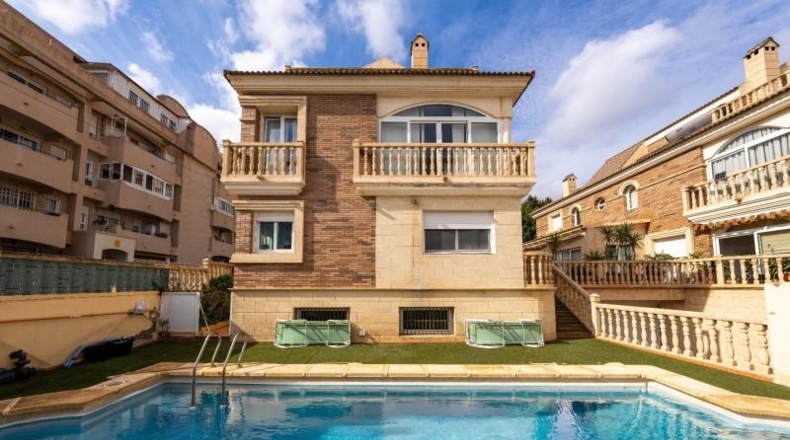 Альмерия - Roquetas de Mar - 326m2