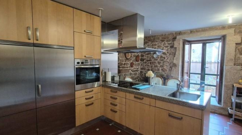 La Coruña - Santiago de Compostela - 3500m2