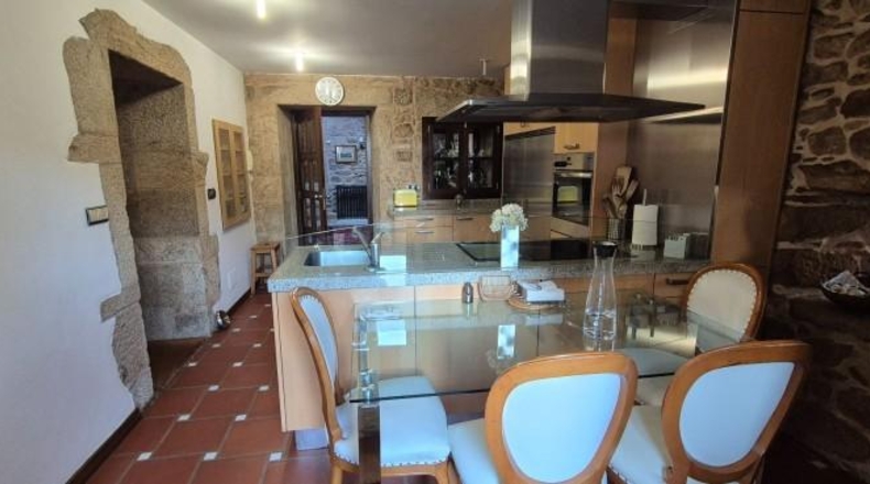 La Coruña - Santiago de Compostela - 3500m2