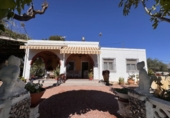 Xalet independent amb terreny en venda a Crevillent ref.: TR395167 foto