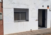 Дом с участком на продажу в городе Puebla de la Calzada Фото