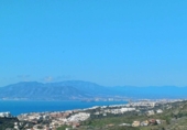 Земля на продажу у города Rincón de la Victoria. Фото