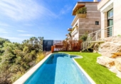 Дом с участком на продажу в городе Sitges Фото