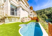 Дом с участком на продажу в городе Sitges Фото