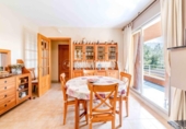 Отдельно стоящий дом с участком на продажу в городе Calafell Фото