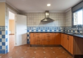 Отдельно стоящий дом с участком на продажу в городе el Vendrell Фото