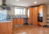 Отдельно стоящий дом с участком на продажу в городе el Vendrell Фото
