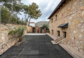 Отдельно стоящий дом с участком на продажу в городе el Vendrell Фото