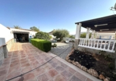 Chalet independiente con terreno en venta en la España, Málaga, ref: TR395516 foto
