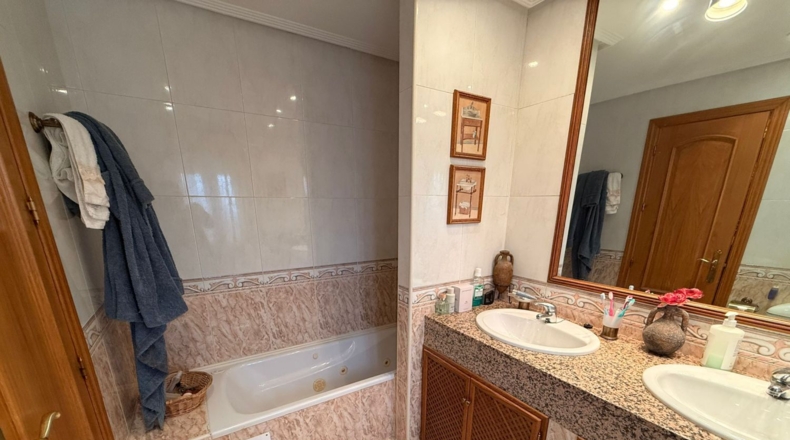 Comunidad de Madrid - Miraflores de la Sierra - 202m2