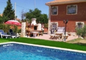 Chalet independiente con terreno en venta en Colmenar de Oreja ref: TR396148 foto