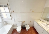 Отдельно стоящий дом с участком на продажу в городе Льорет де Мар. Фото