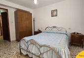 Дом с участком на продажу в городе Frailes. Фото