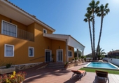 Chalet independiente con terreno en venta en la España, Orihuela, ref: TR401506 foto