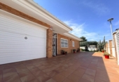 Отдельно стоящий дом с участком на продажу в городе el Vendrell Фото
