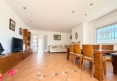 Отдельно стоящий дом с участком на продажу в городе el Vendrell Фото